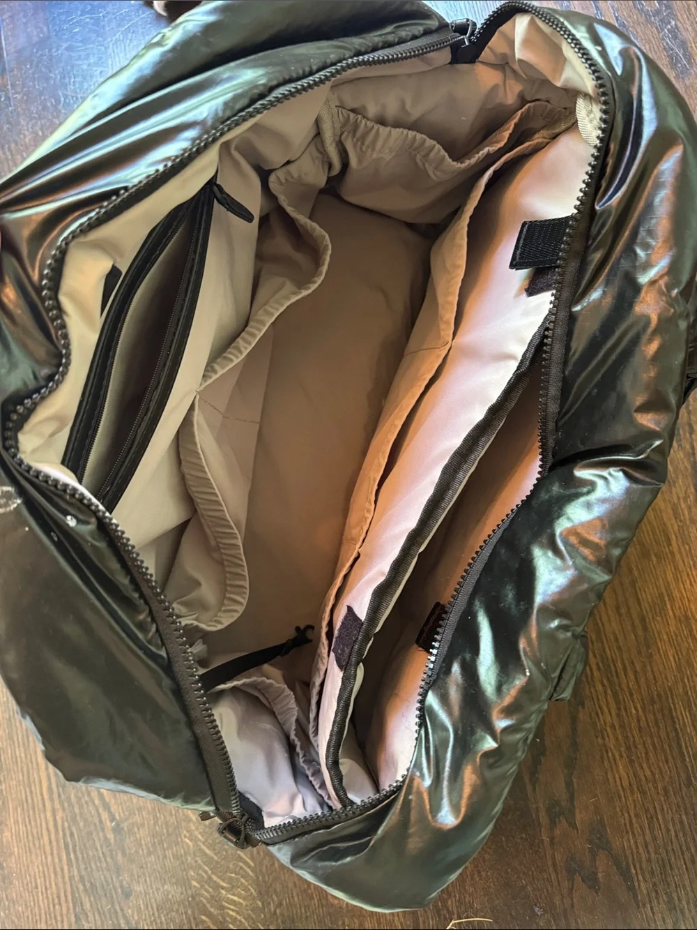 Like new 7am Voyage SoHo Diaper Bag in Black